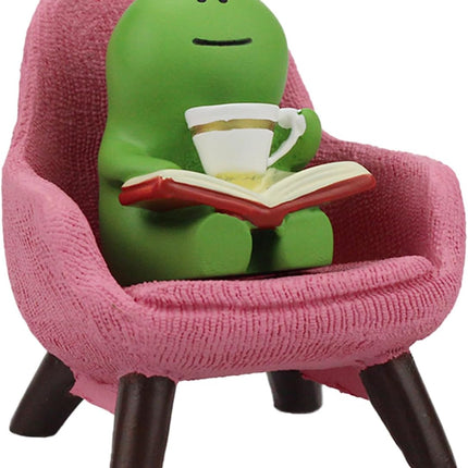Miniature Frog Figurine – Cute Desk & Shelf Decoration, Pink Sofa Frog Gift