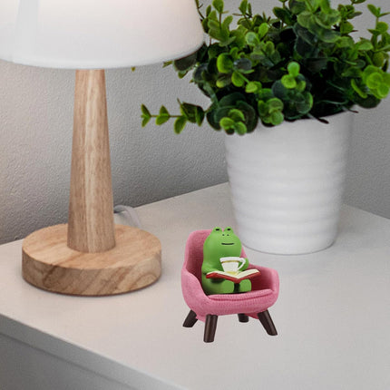 Miniature Frog Figurine – Cute Desk & Shelf Decoration, Pink Sofa Frog Gift