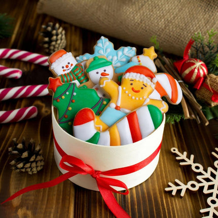 6PCS Christmas Cookie Cutter Set – Stainless Steel Gingerbread, Tree, Snowflake & More