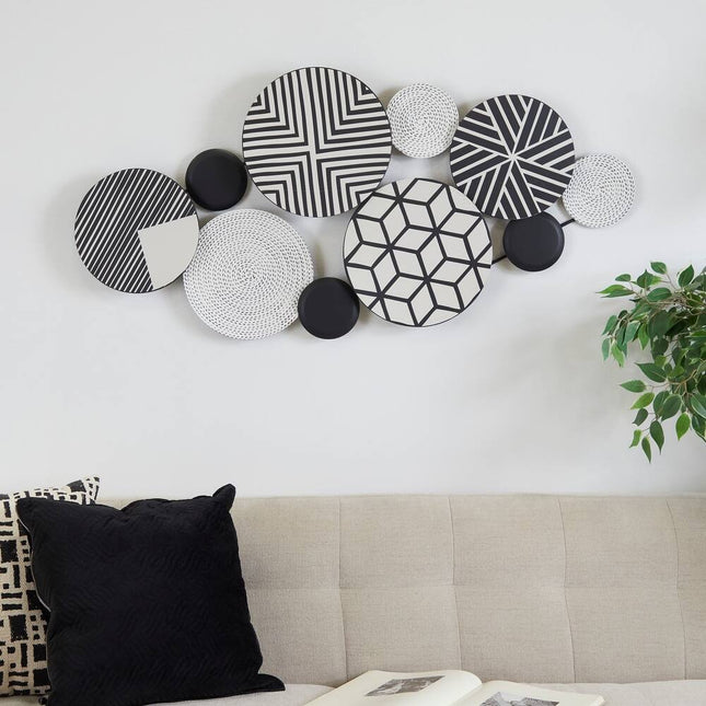 Decorative Black Metal Wall Plate Art with Detailed Pattern Design