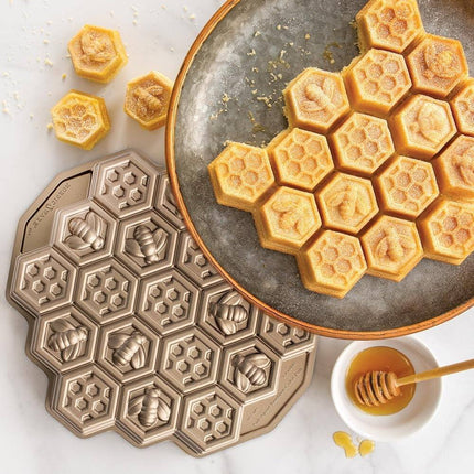 Honeycomb Pull-Apart Dessert Pan Toffee Nonstick Baking Pan Bakeware