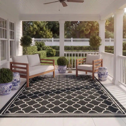 Courtyard Kailani Indoor Outdoor Waterproof Patio Rug 2'7" x 5' Black Beige